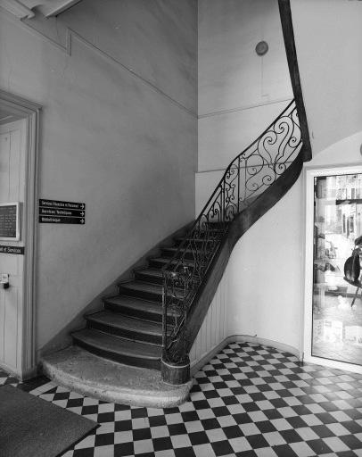 La rampe d'escalier du bâtiment du XVIIIe siècle.