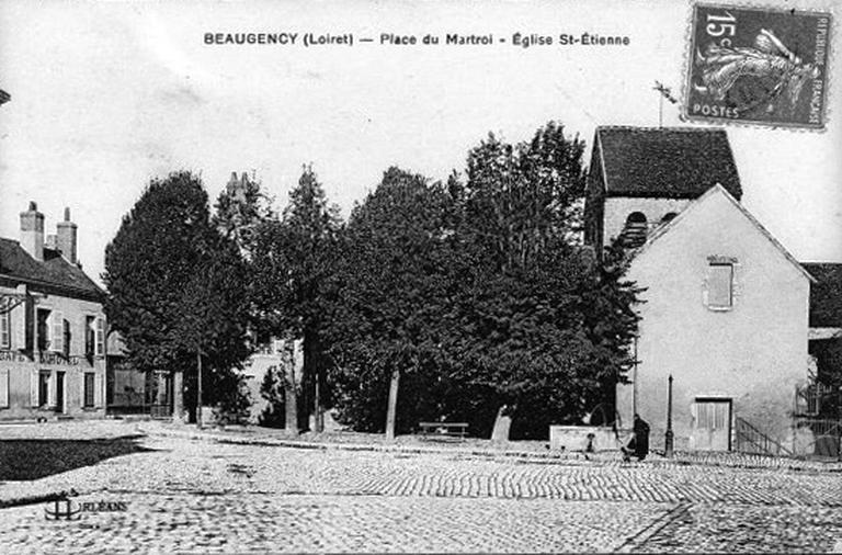 Le côté sud de l'église.