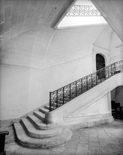 Bâtiment conventuel de chanoines réguliers de saint Augustin, actuellement école technique et hôtel