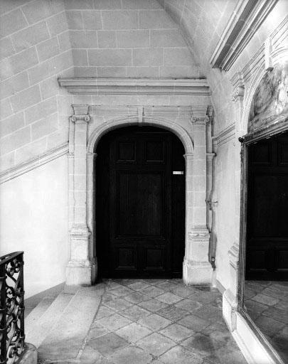 Porte d'accès à l'église sur le repos du grand escalier entre le rez-de-chaussée et l'étage du dortoir.