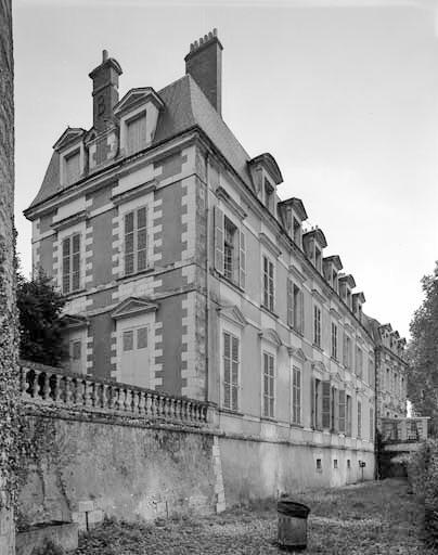 Le corps de bâtiment implanté parallèlement à la Loire.