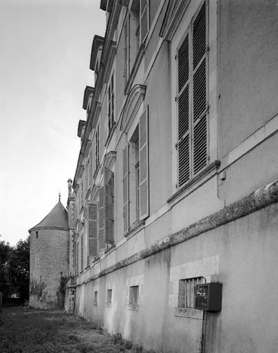 Façade, coté Loire, du corps de bâtiment implanté parallèlement au fleuve.