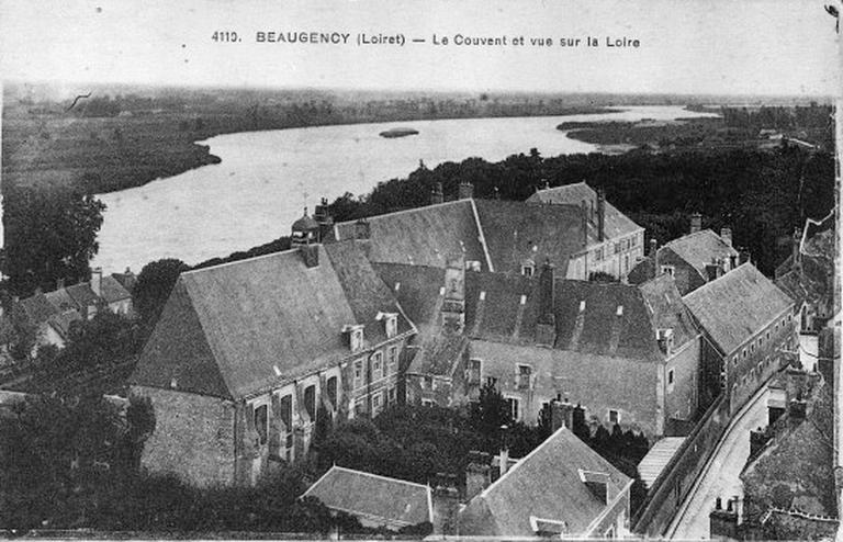 Vue du couvent prise du clocher de l'ancienne église Saint Firmin.