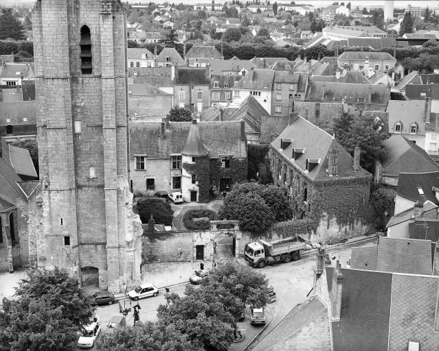 La partie nord de l'Hôtel-Dieu vu du donjon.