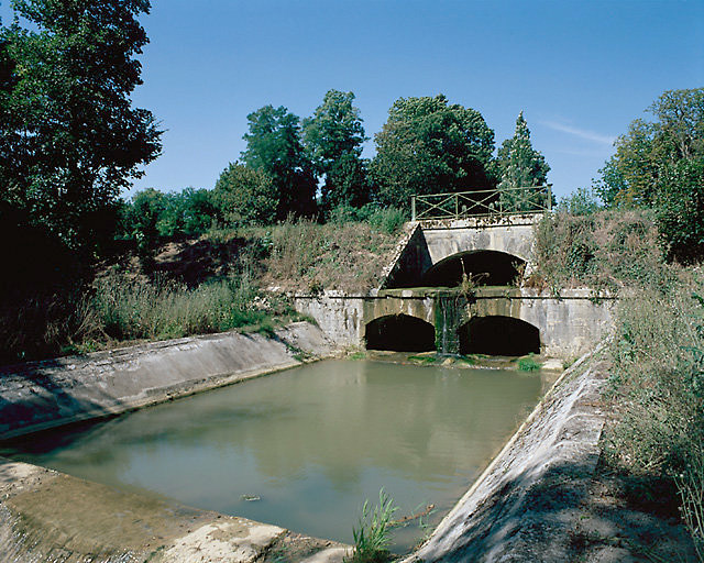 Vue d'ensemble de la sortie de l'aqueduc.