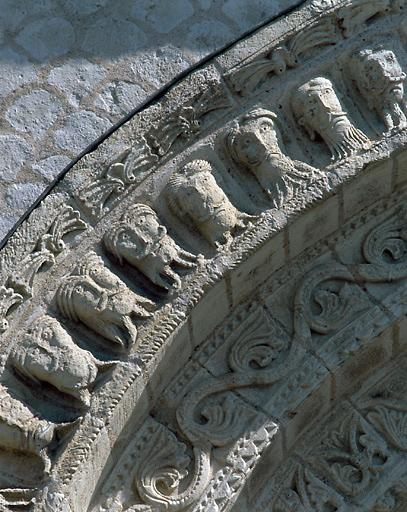 Voussure : détail du troisième rouleau, à gauche, après restauration.