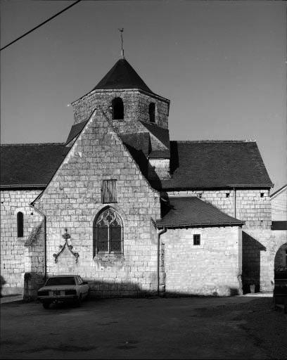 Chapelle sud et clocher.