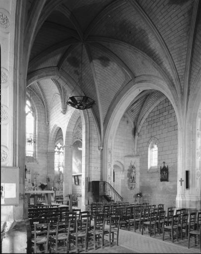 Vue générale de la nef, au sud-est.