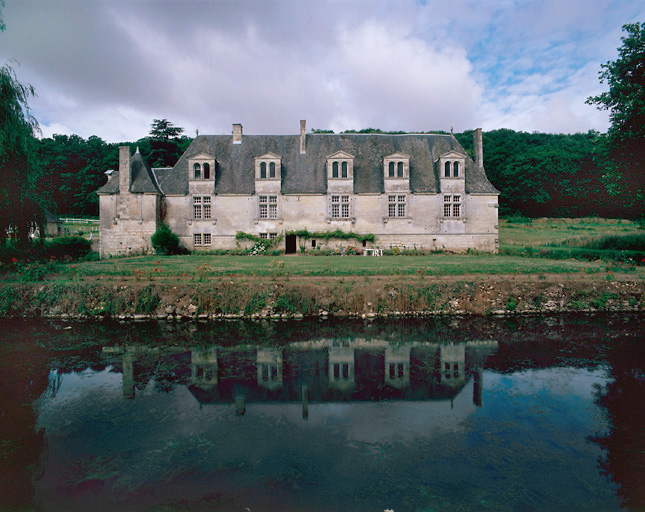 Aile Est. Façade Est. Vue d'ensemble avec le pavillon Sud-Est.