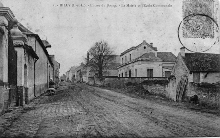 Le bourg : la mairie et l'école.