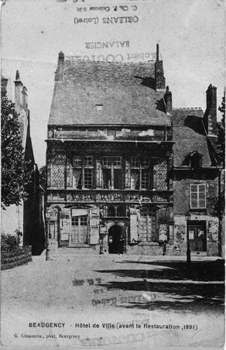 La façade antérieure en 1891 avant la grande restauration de 1895 par l'architecte Dussere.