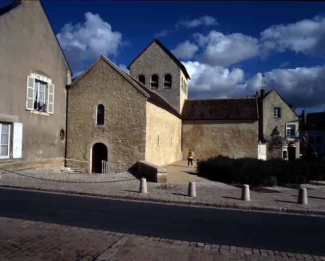 Vue de l'église vers l'est.