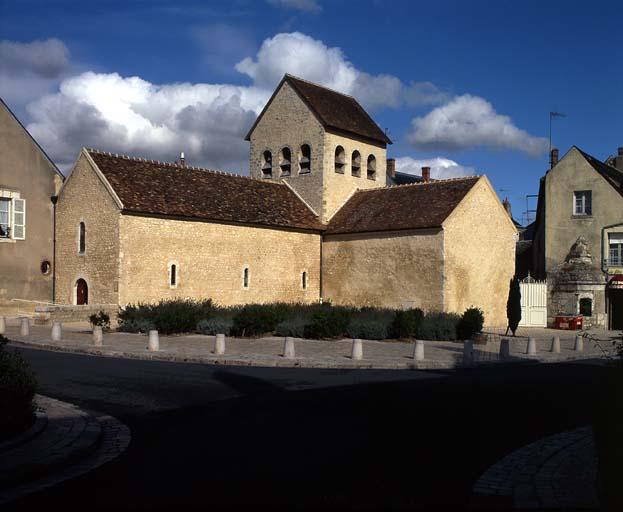 Église de bénédictins Saint-Etienne, actuellement salle d'exposition