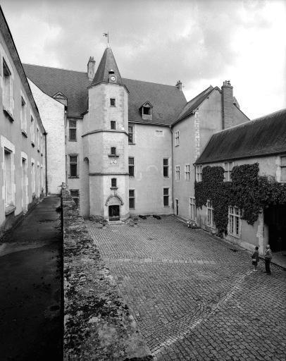 Le logis vu du corps de bâtiment nord.