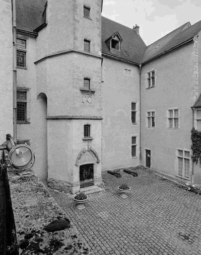 Vue partielle de l'escalier en vis.