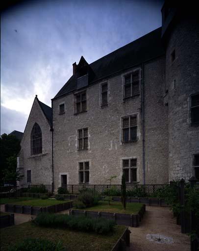 Partie sud de la façade sur jardin du logis.