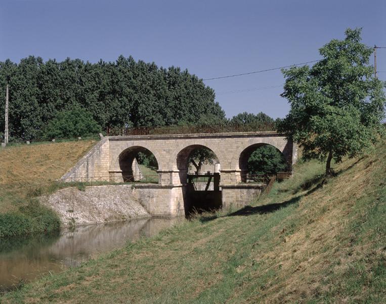 Le pont sur écluse.