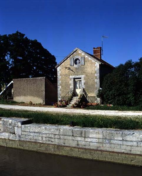 Façade arrière de la maison éclusière.