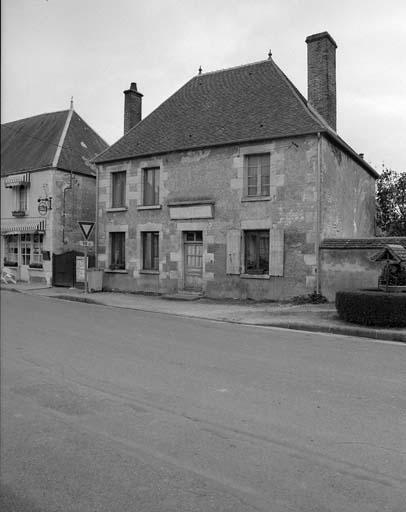 Maison dite du sabotier, à étage avec toit à croupe, 1831.