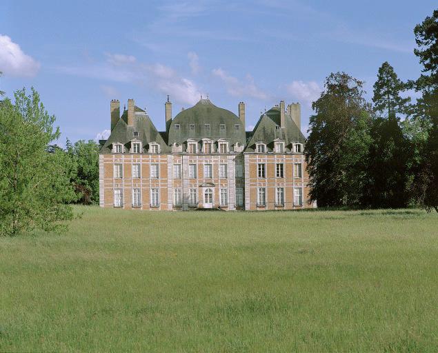 Vue d'ensemble : château, façade nord-ouest.