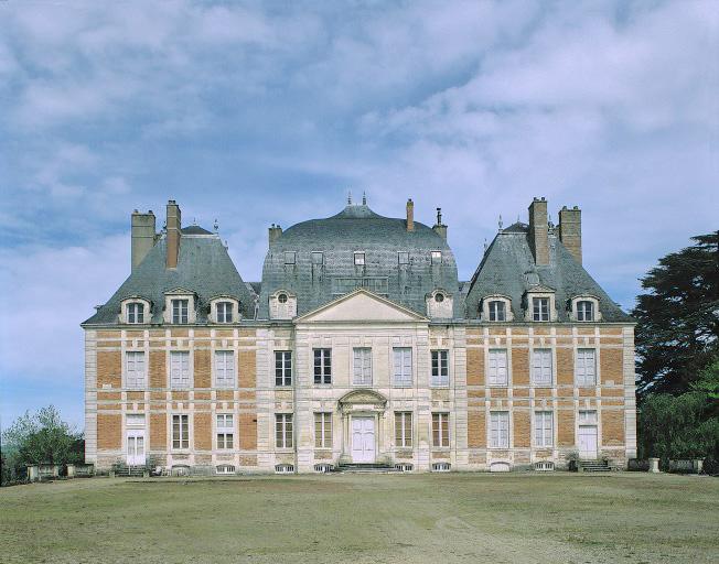 Vue d'ensemble de face, façade sud-est.