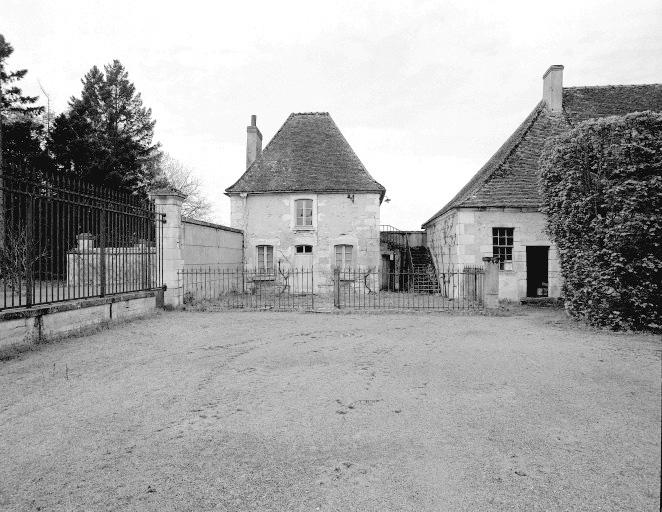 Pavillon de garde côté ouest.