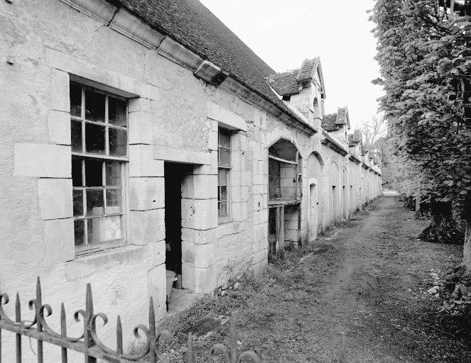 Communs côté ouest, prise du sud.