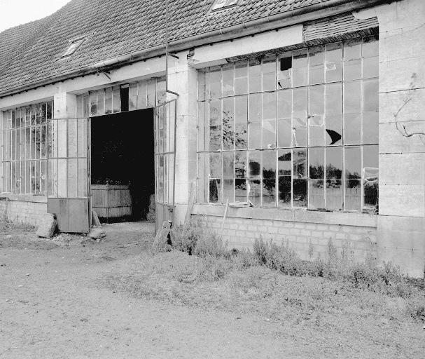 Communs côté ouest : entrée de l'orangerie.