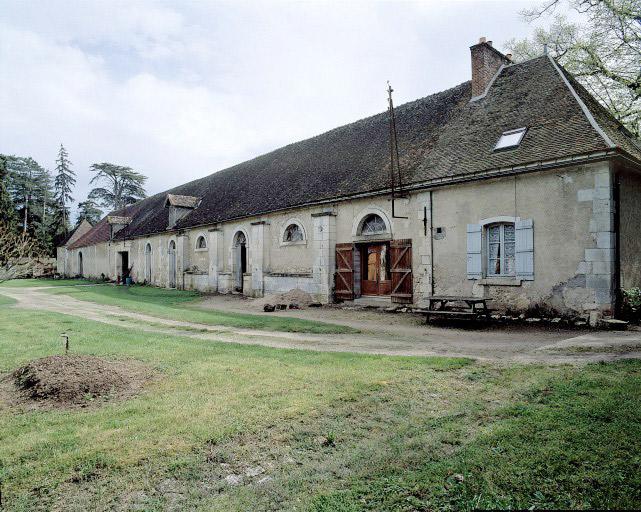 Communs côté est : vue d'ensemble.