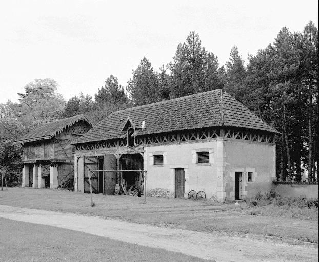 Garage et hangar.