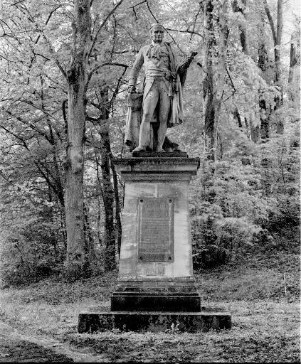 Statue : comte Jean-Pierre de Montalivet