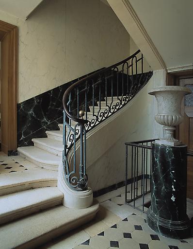 Escalier intérieur : départ de la rampe.