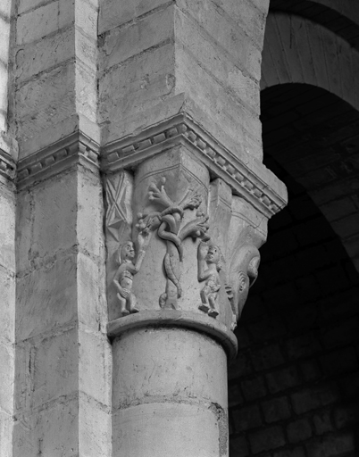 Ensemble de 8 chapiteaux de la croisée du transept