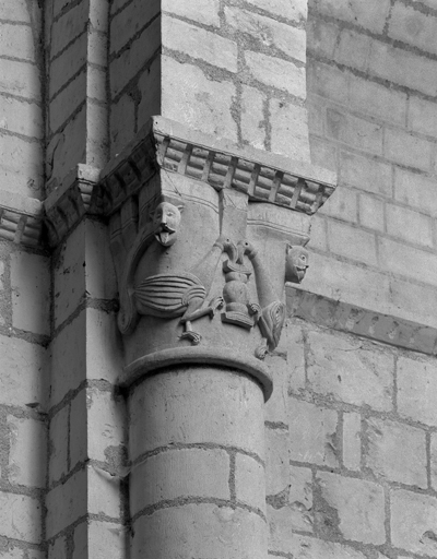 Oiseaux affrontés. Carré du transept, pilier sud-est, colonne engagée sud.