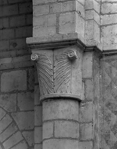 Chapiteau. Carré du transept, pilier sud-ouest, colonne engagée sud.