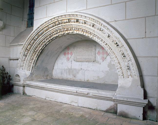 Sacristie : vue d'ensemble de l'enfeu.