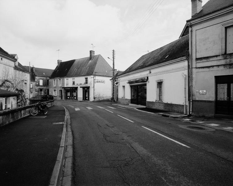 Vue des n°2-4-6 rue du Maréchal Leclerc prise de l'angle de la rue du Calvaire.