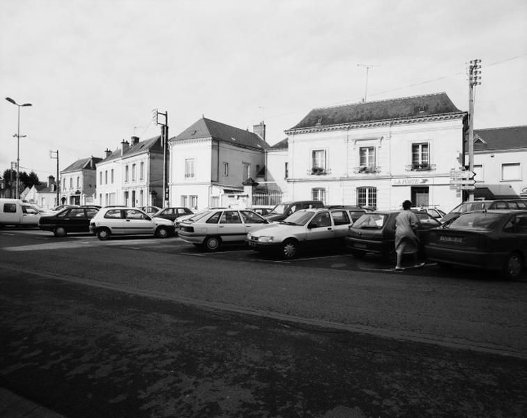 Vue des n°7 à 19 de la place de la République.