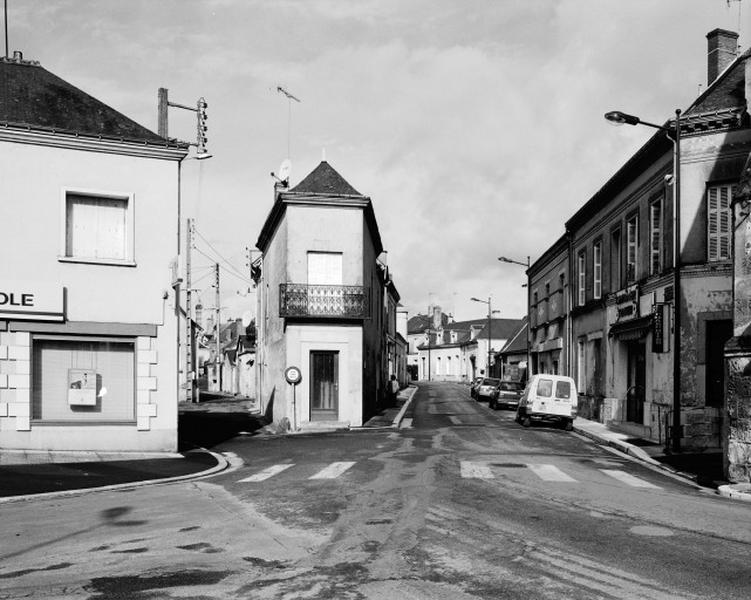 Vue de la rue de la Gare et de la rue du Page, prise depuis la place de la République.