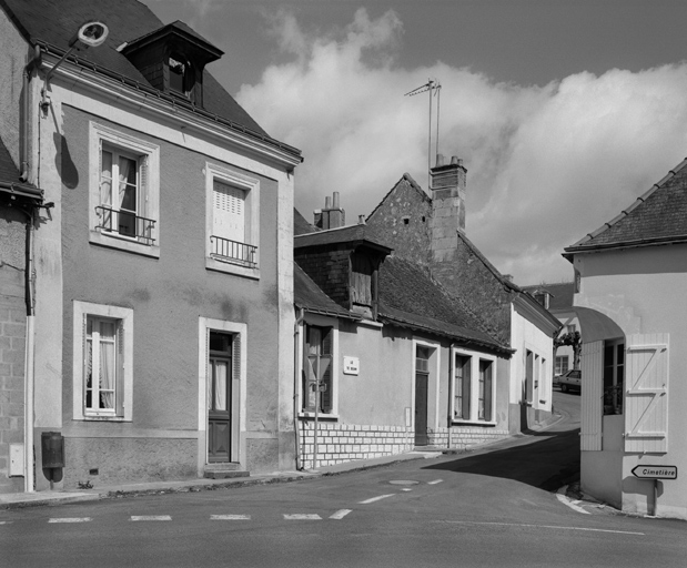 Vue du n° 25 de la rue Chaude et des n° 1-3 de la place du Te Deum.