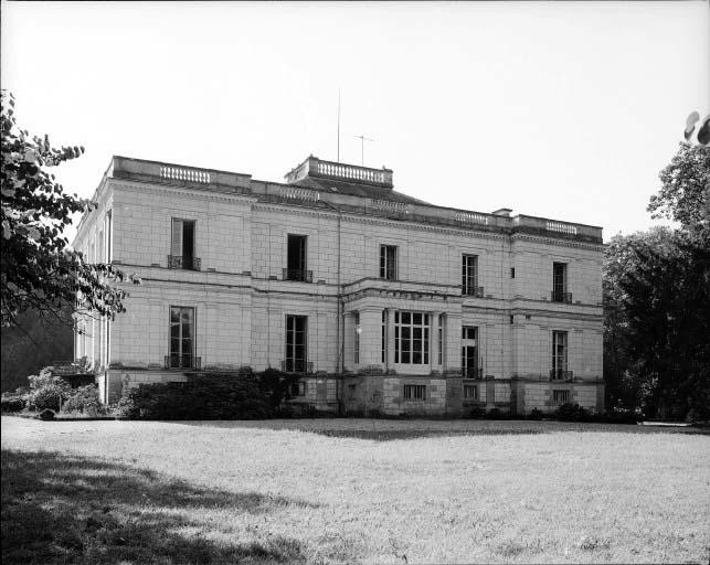 Vue d'ensemble de la façade nord-est.