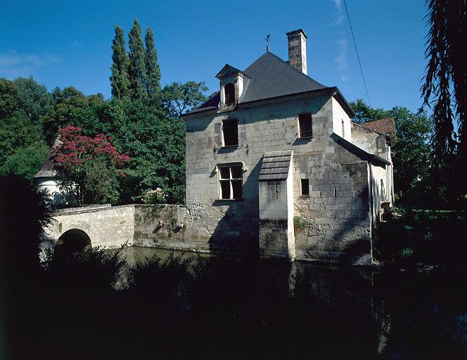 Logis seigneurial, au sud.