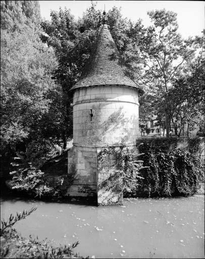 Tour aménagée en pigeonnier.