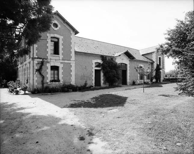 Maison de gardien et chais.