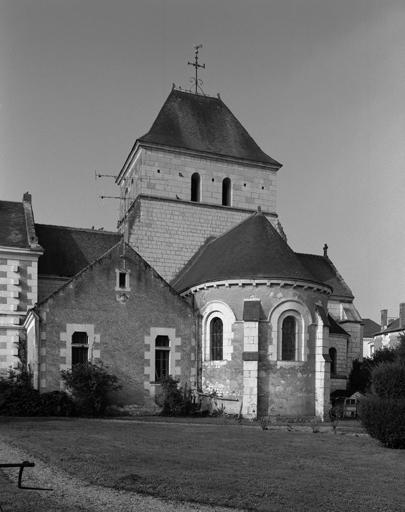 Vue du chevet et de la sacristie au sud-est.