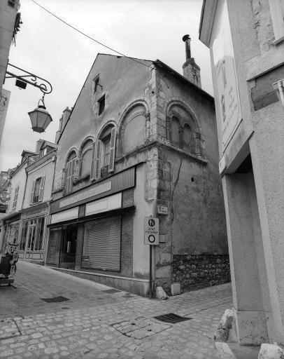 Façade antérieure et départ du mur gouttereau, rue du Traîneau.