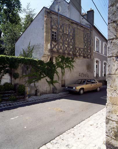 Façade du bâtiment arrière donnant sur la rue du Prateau de la propriété sise 12, quai Dunois.