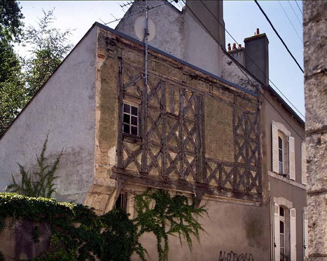 Façade du bâtiment arrière donnant sur la rue du Prateau de la propriété sise 12, quai Dunois.