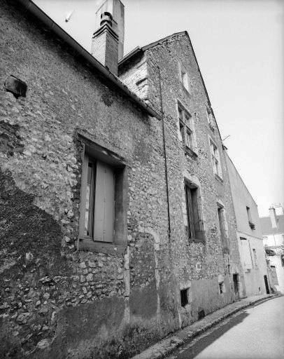 Façade sur la rue des Marmousets.