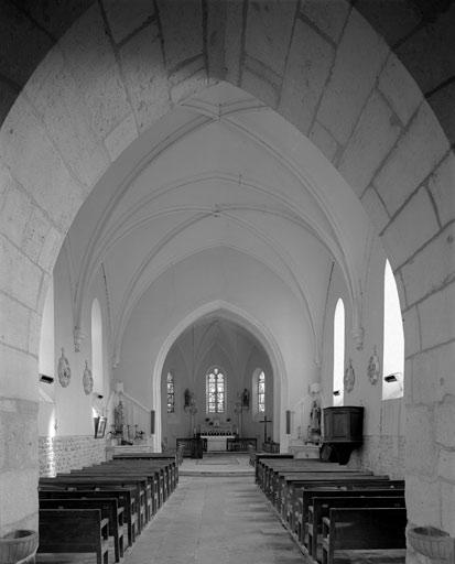 Vue intérieure du choeur prise de la nef.